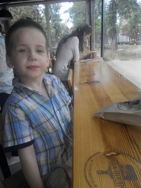 Десятилетнему мальчику из Днепра с редким заболеванием срочно нужны дорогостоящие препараты